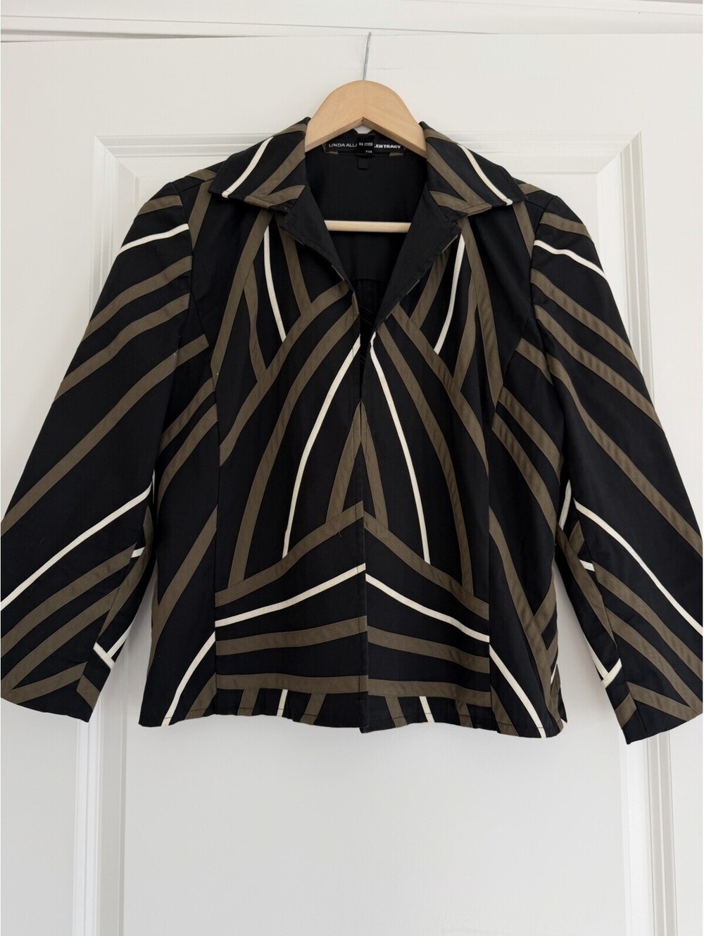 Linda Allard Ellen Tracy Cropped Jacket Black & Brown Geometric Chevron Print 4